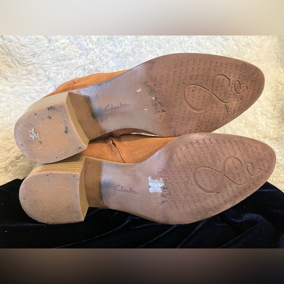 Clark Breccan Myth Tan Rust Suede Boots Booties Size 8.5M - Picture 7 of 10